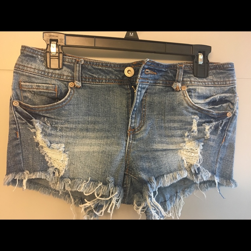 NWOT Stretchy Daisy Dukes